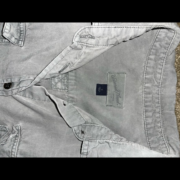 Universal Thread button down. - Picture 6 of 7
